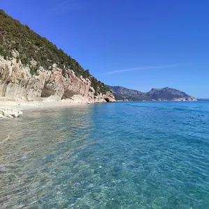 A 50 Mt Dal Mare , Cala Gonone Italie